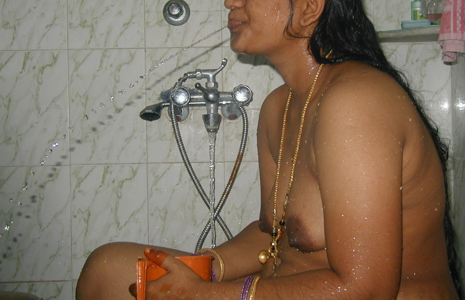 Tamil aunty hot bath