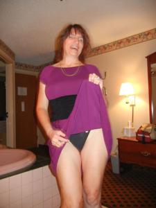 La vecchia signora ha chiesto alla amica ubriaca di farle una foto nuda per il sito di appuntamenti - foto #3