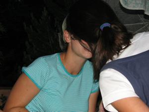 Mogli ubriache si baciano durante festa - foto #10