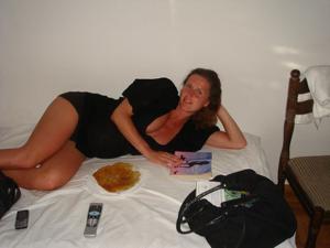 Incinte croati abbronzatura in topless ma tette timido per mostrare - foto #3