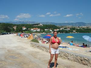 Incinte croati abbronzatura in topless ma tette timido per mostrare - foto #6