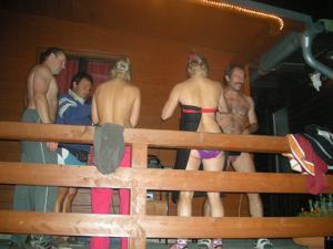 Scena erotica ad festa da bagno - foto #3