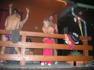 Scena erotica ad festa da bagno - foto #5