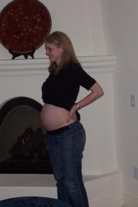 Bionda incinta in biancheria - foto #13