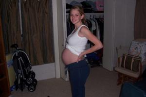 Bionda incinta in biancheria - foto #14