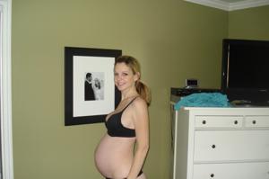 Bionda incinta in biancheria - foto #19