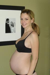 Bionda incinta in biancheria - foto #20