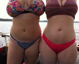 Moglie e sorella mostrano erotismo mentre camminano su yacht - foto #6