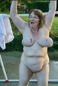 Le donne anziane grasse pensano che nude siano attraenti - foto #10