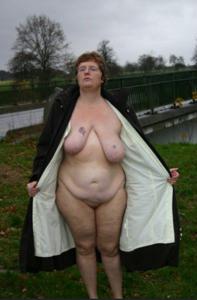 Le donne anziane grasse pensano che nude siano attraenti - foto #22
