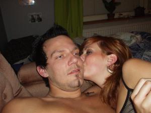 Selfie di una moglie rossa con suo marito - foto #39
