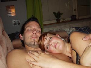 Selfie di una moglie rossa con suo marito - foto #77