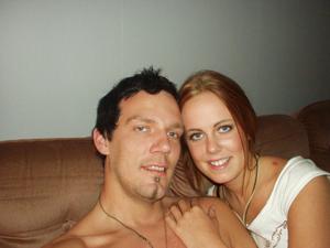 Selfie di una moglie rossa con suo marito - foto #9