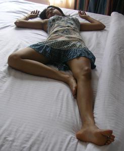 Giovane casalinga indiana che mostra i genitali e fa sesso - foto #112