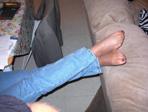 Gambe in calze di una donna dai capelli rossi - foto #118