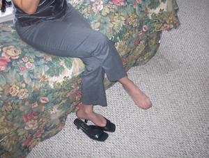 Gambe in calze di una donna dai capelli rossi - foto #70