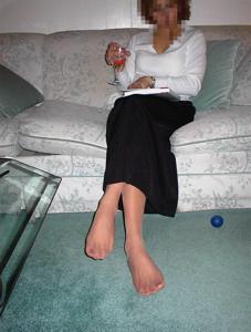 Gambe in calze di una donna dai capelli rossi - foto #97