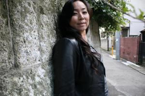Donna giapponese con una figa pelosa succhia un cazzo - foto #8