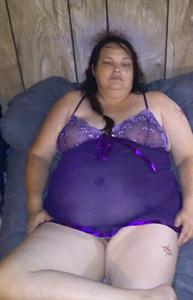 Donna matura che mostra il suo fascino grasso - foto #2