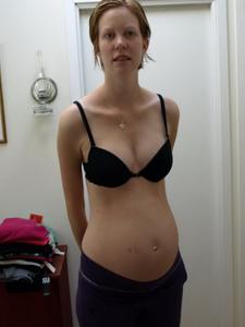 Una bionda magra in gravidanza - foto #17