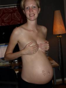 Una bionda magra in gravidanza - foto #20
