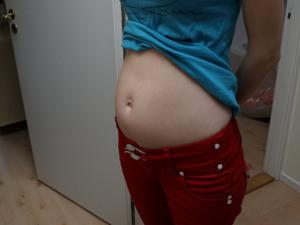 Una bionda magra in gravidanza - foto #24