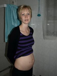 Una bionda magra in gravidanza - foto #6
