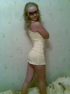 Una giovane russa fa sesso con gli amici anche dopo il matrimonio - foto #11