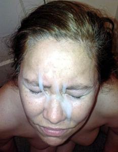 Lo sperma del marito le spruzza regolarmente sul viso - foto #24